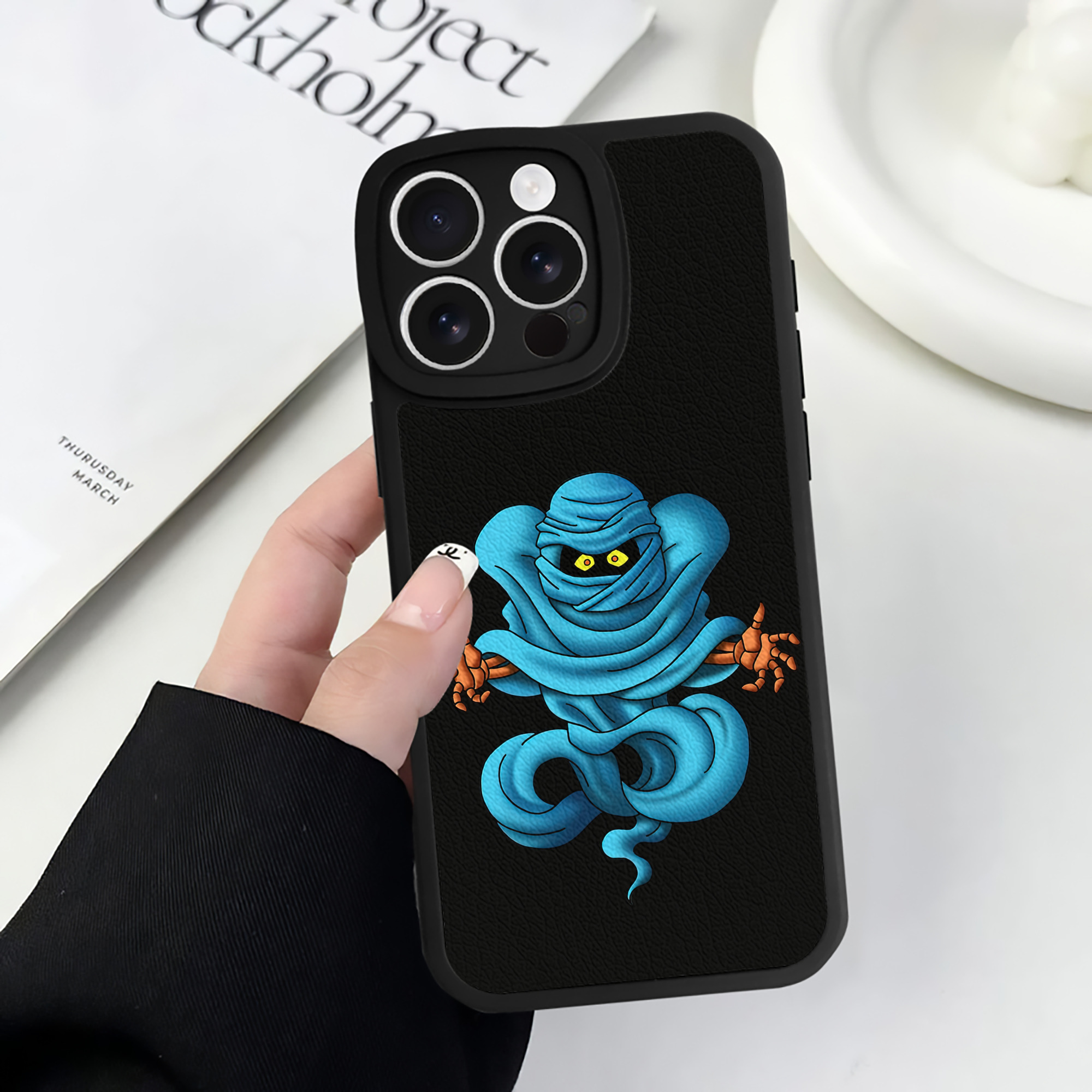 （画像用） ドラゴンクエスト Doragon Kuesuto Dragon Quest 【iPhone 16シリーズ対応】シリコンスマホケース（レザー調） 材質：シリコン